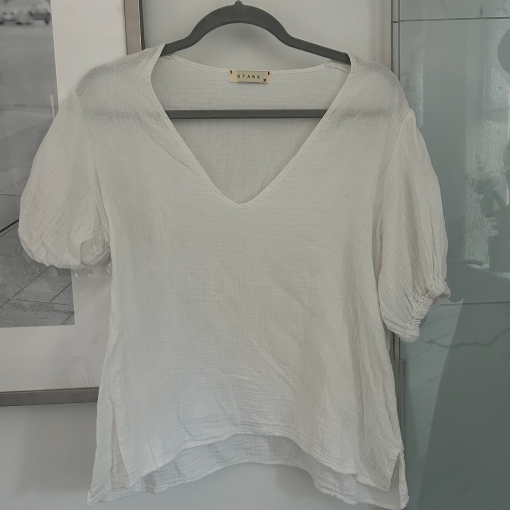 Loose and Light White V-Neck Women's Top form STARKx
